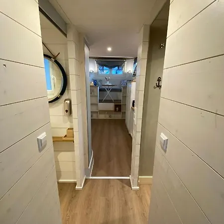 Ξενοδοχείο με διαμερίσματα Tiny House Ems Im Pier9 Tiny House *