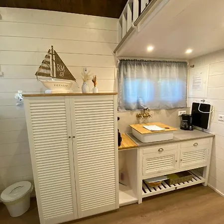 Апарт-отель Tiny House Ems Im Pier9 Tiny House